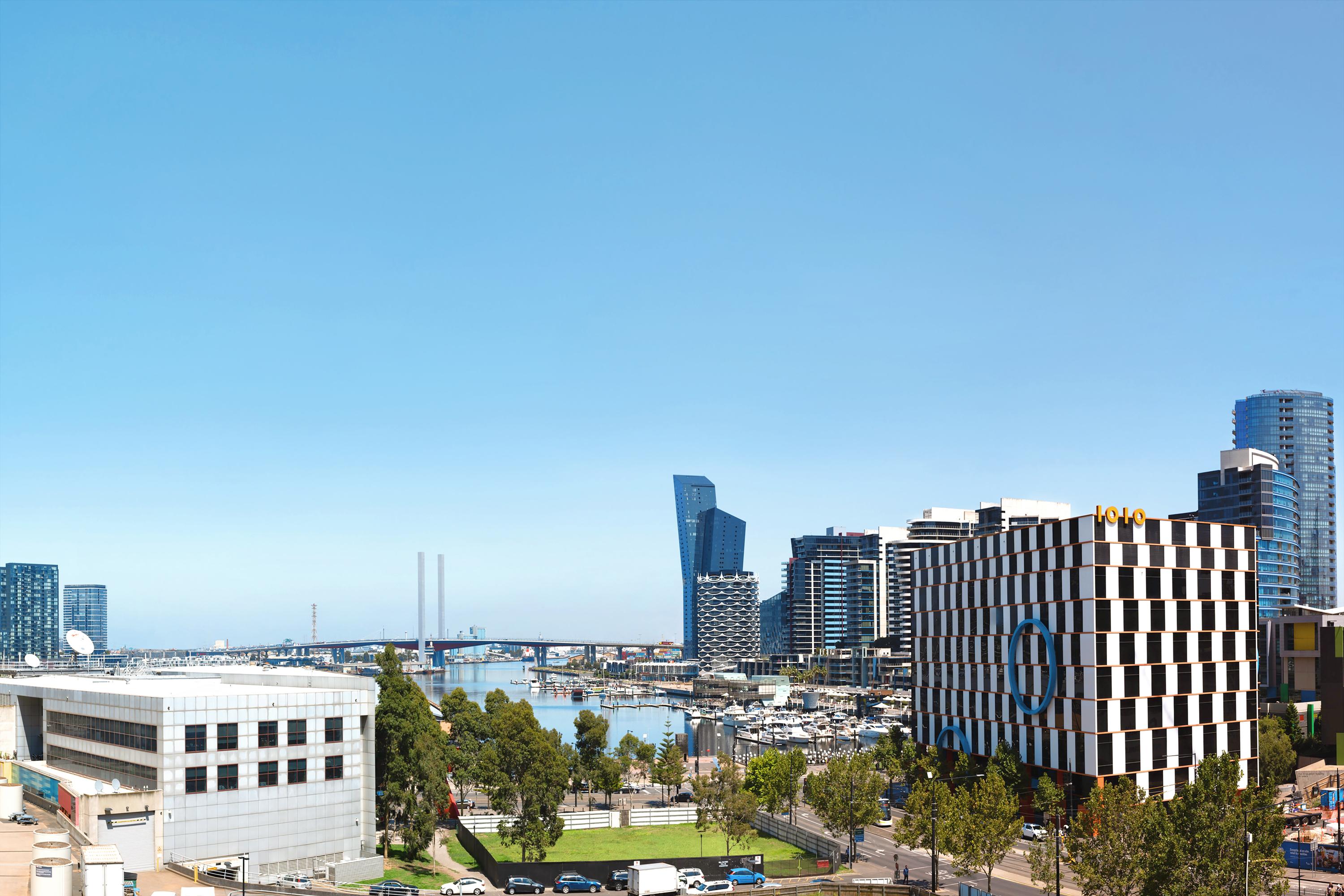 Отель Peppers Docklands Мельбурн Экстерьер фото